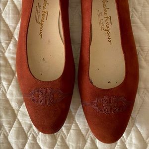 Salvatore Ferragamo Italy Melania Suede Ballet Flat Shoes Size: 9B